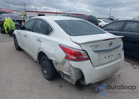 2015 Nissan Altima 2.5 S z USA, uszkodzony, nr VIN 1N4AL3AP8FN892654